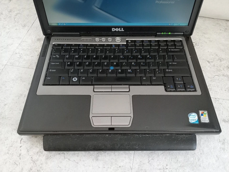 Dell D620 14" Laptop Intel Core Duo 2GB RAM 250GB HDD WinXP RS232 * READ * -RR - Image 2 of 4