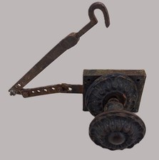 Poignée de porte d'entrée placement au centre en fonte début XXème