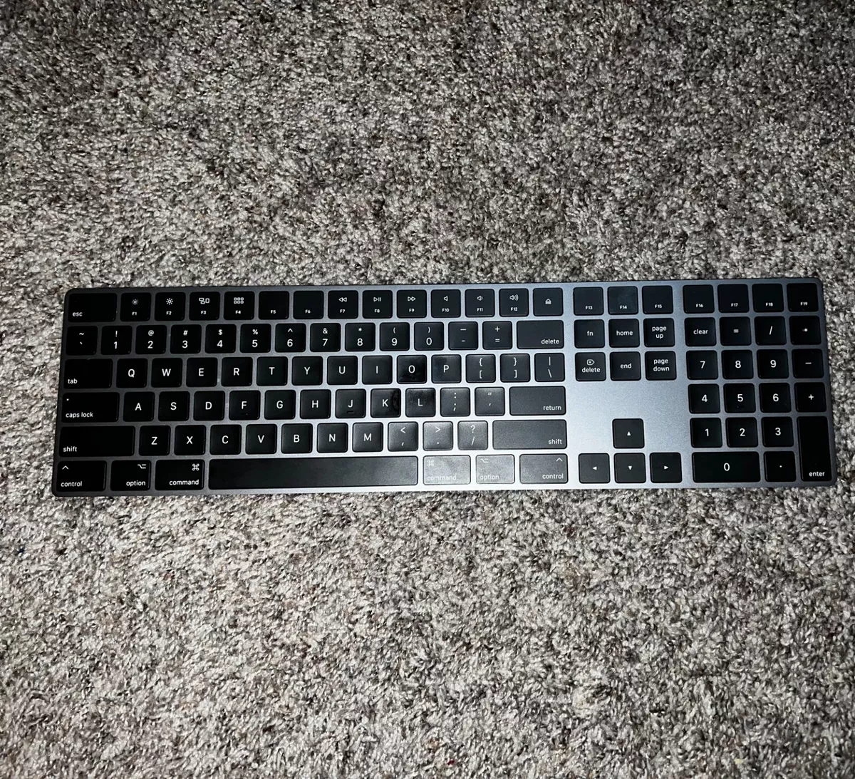 Apple Magic Wireless Keyboard - Space Gray with USB-C cord, Great Condition