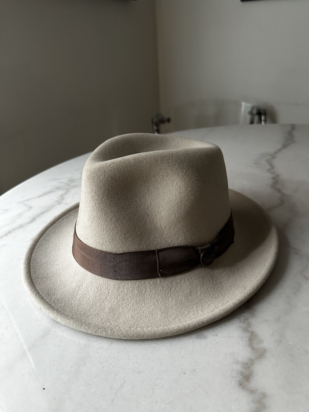 Goorin Bros Medium Fedora "The Doctor" Excellent Condition - Stone Color