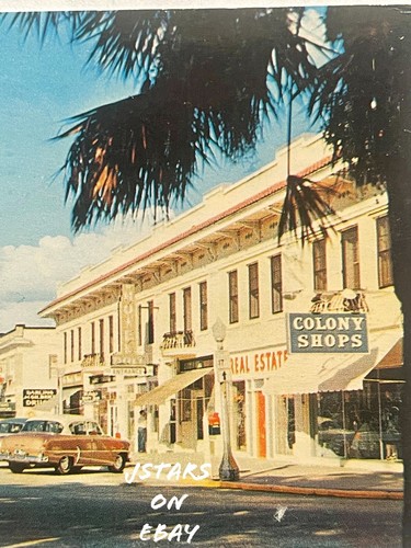 1950s SEBRING, FL, COLONY SHOPS BUSY STREET SCENE CARS STORES POSTCARD - Picture 2 of 5