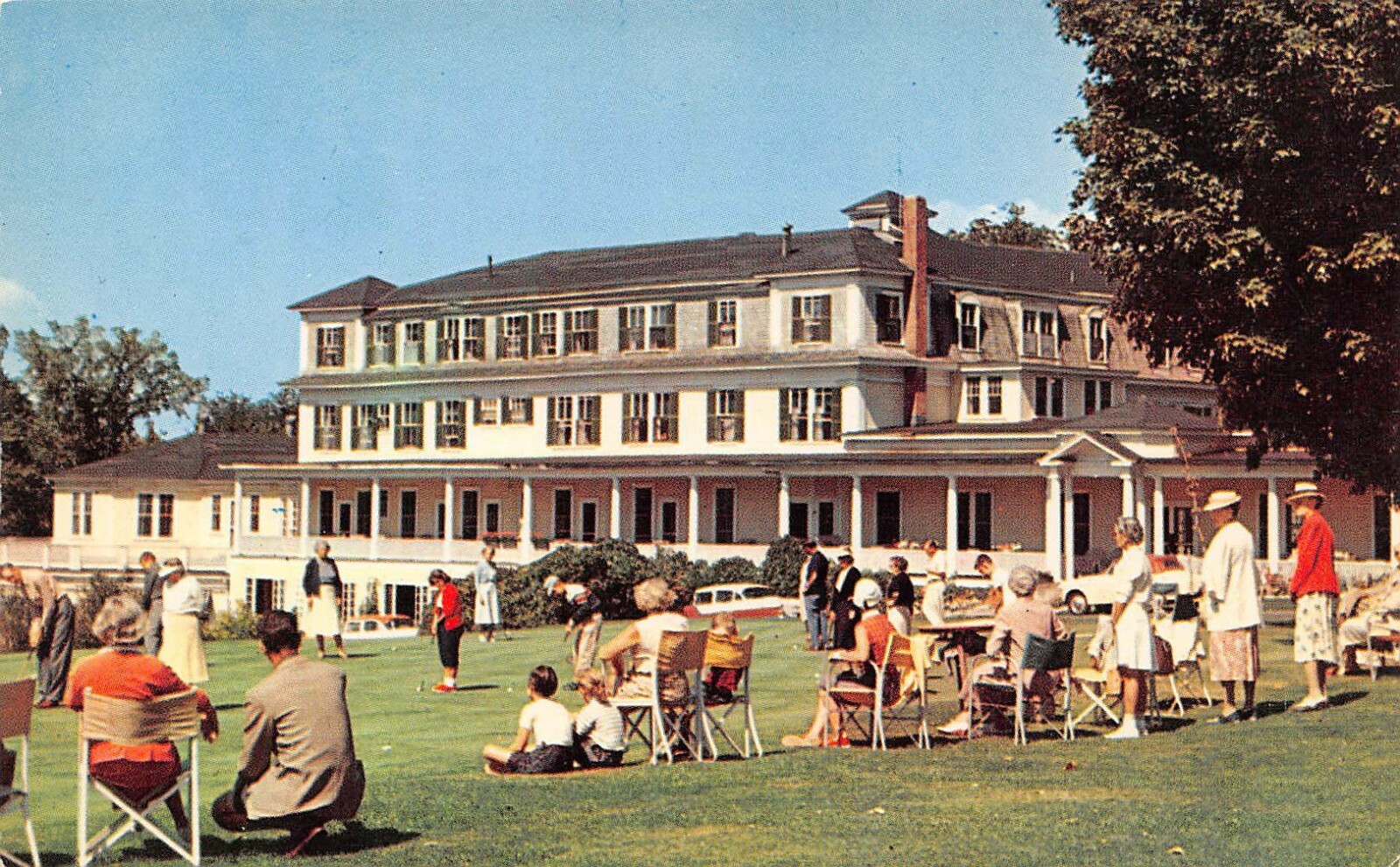 The Waumbek Hotel On The Putting Green Group Scene Jefferson,NH 1950's