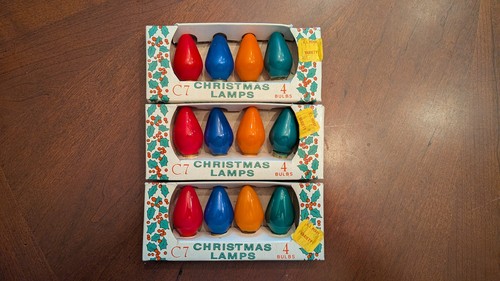 12 NOS Northern Lights C-7 Christmas Lamps In Multi-Colors & Sleeves  All Tested - Picture 1 of 5