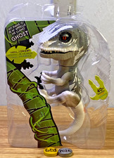 WowWee Fingerlings Untamed Velociraptor Dinosaur White 2017 -GDJ-A-920