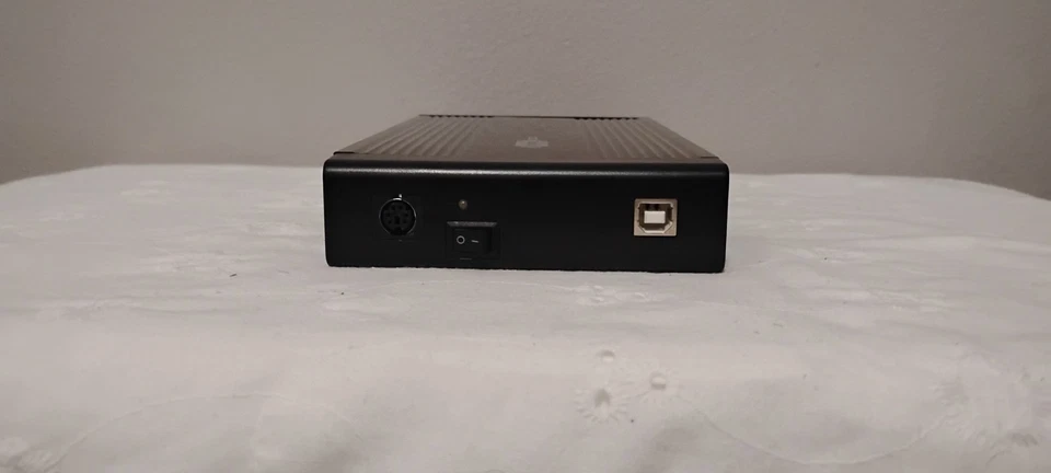 Sabrent ECS-U35K 3.5" IDE Hard Drive to USB 2.0 Enclosure Aluminum Case - Image 2 of 4