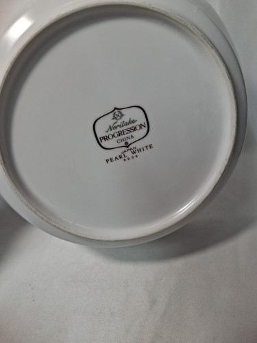 Noritake Progression Pearl White Serving Vegatable Bowl & Soup, 8.5" Dia. 9006 - Picture 8 of 8