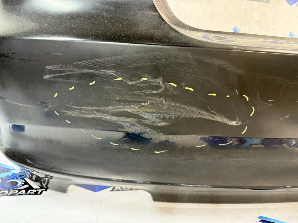 Parachoques trasero BMW E88 E82 128I 2008-2013 (no M-Sport) OEM - NEGRO Foto 3 de 4