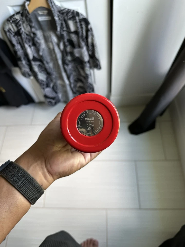 Supreme SIGG 0.75L Vacuum Insulated Bottle Red - Image 3 of 4