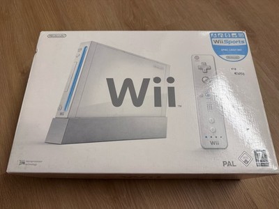 Nintendo Wii Konsole PAL Bundle mit Wii Sports & Mario Kart Wii / Zubehörpaket