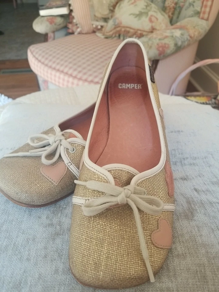 Sapatilhas de couro CAMPER "LOVE" EUR 38/8 ouro metálico linho com corações lábios - Imagem 3 de 4