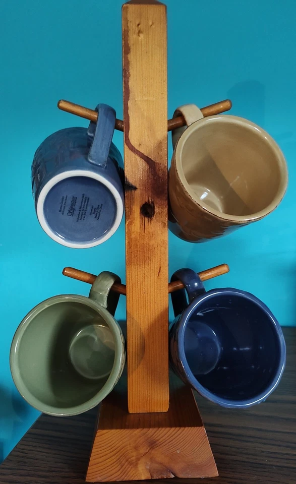 Juego de 4 tazas de café para artículos para el hogar exclusivos con árbol de madera. Foto 3 de 4