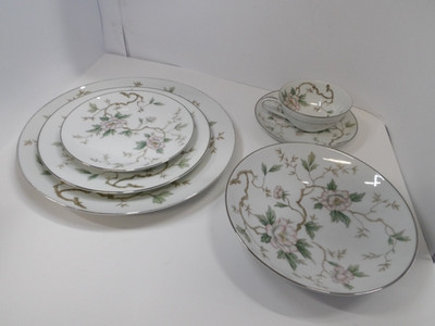 Noritake China # 5502 Chatham  6 Piece Place Setting - Made in Japan