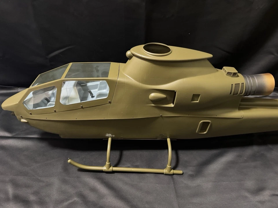 HIROBO RC Helicopter Fuselage AH-1SIII Tow Cobra 60-80 (700) Class Made in Japan - Image 3 of 4