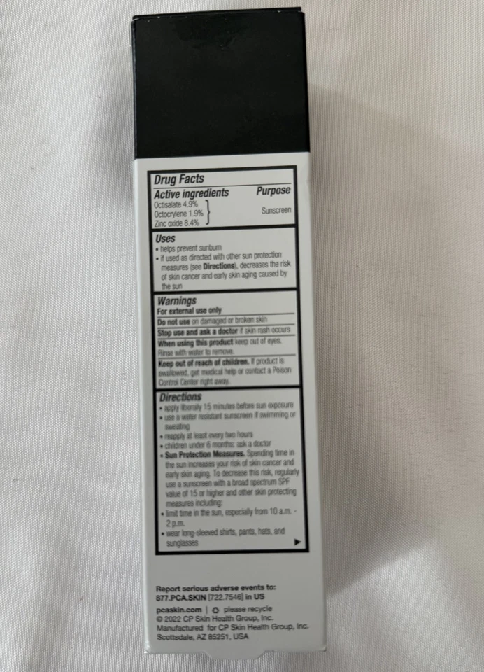 Protector solar facial sin aceite PCA SKIN Weightless Protection FPS 45 1,7 OZ Foto 3 de 4