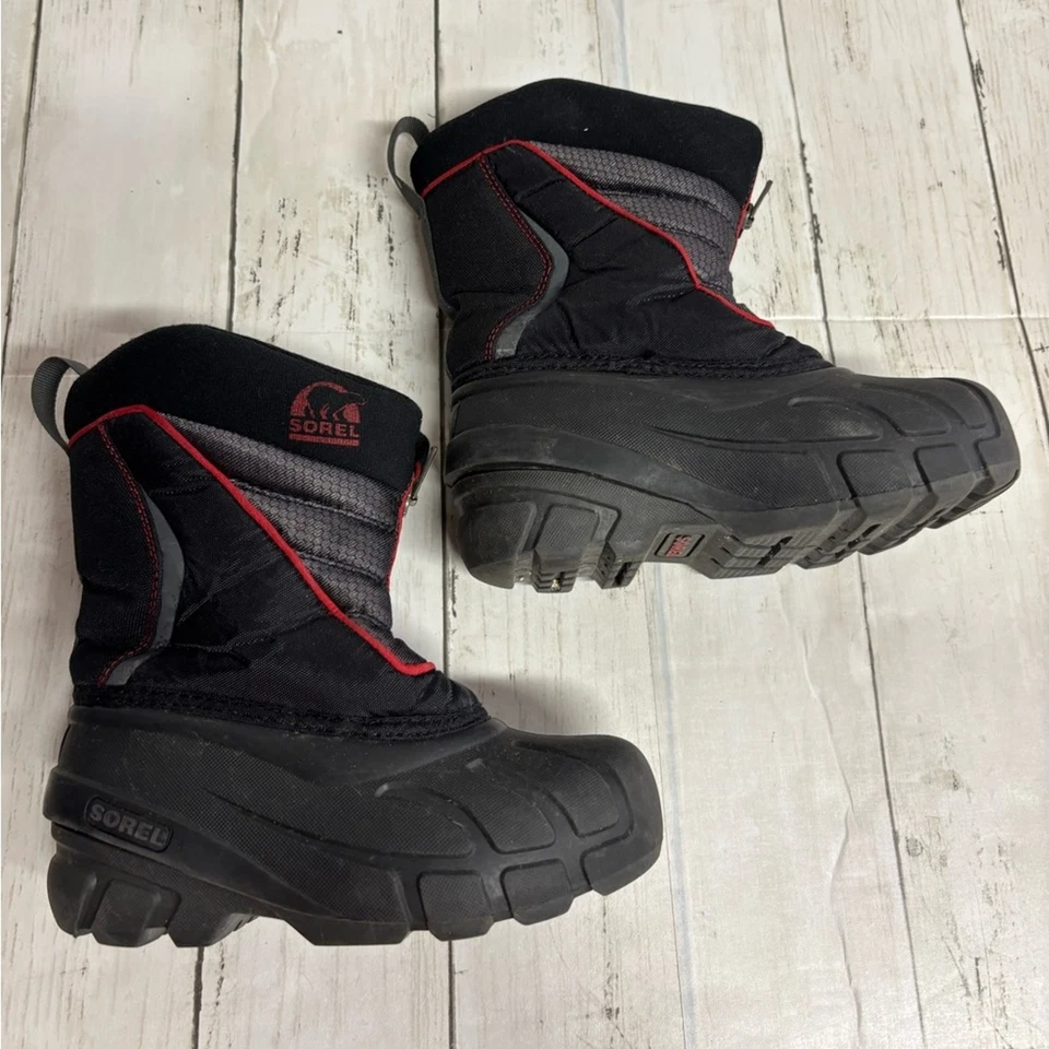 Botas de Nieve Sorel Niños Negras y Rojas Niño Talla 12 Foto 2 de 4