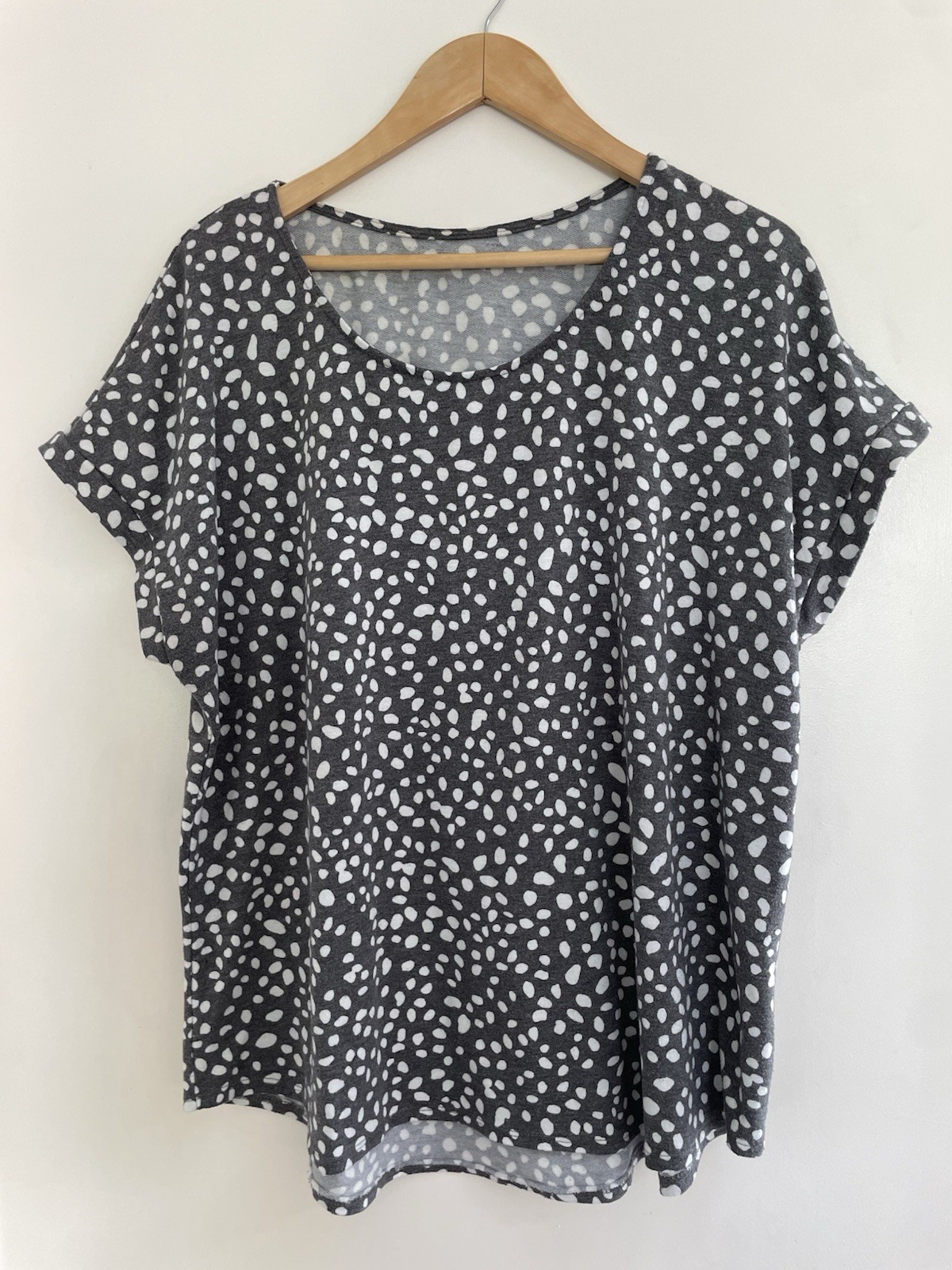 Women's White Spotted Polyester Rayon Blend Crewneck Short Sleeve Shirt Gray 1X