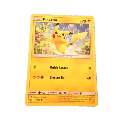 Pikachu 19/68 Hidden Fates Regular
