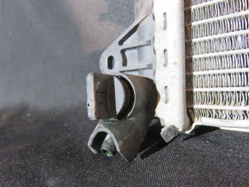 Mercedes Benz C300 Engine Cooling Radiator 17 20 A0995002103 W205 M274 52K Foto 4 de 4