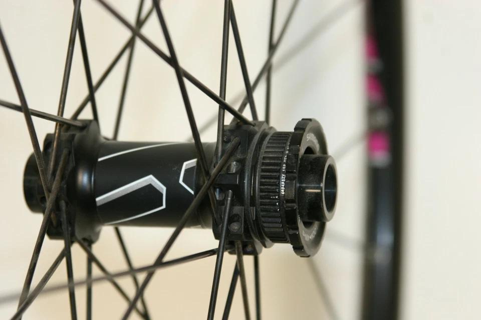 DT Swiss 29er Front Wheel X1900 Spline 15 x 100 Thru Axle 28h Centerlock F47 - Image 3 of 3