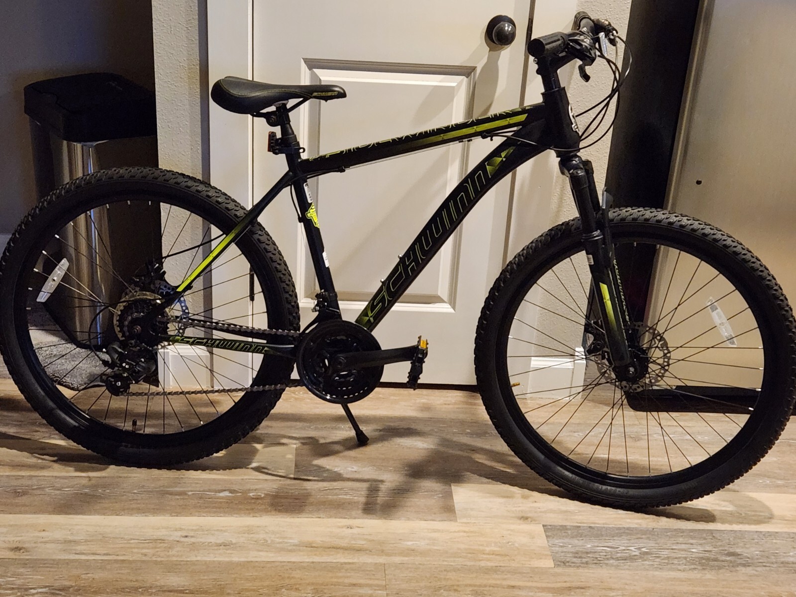 Schwinn Sidewinder Mountain  Bike Unisex/ Adult Mountain Bik