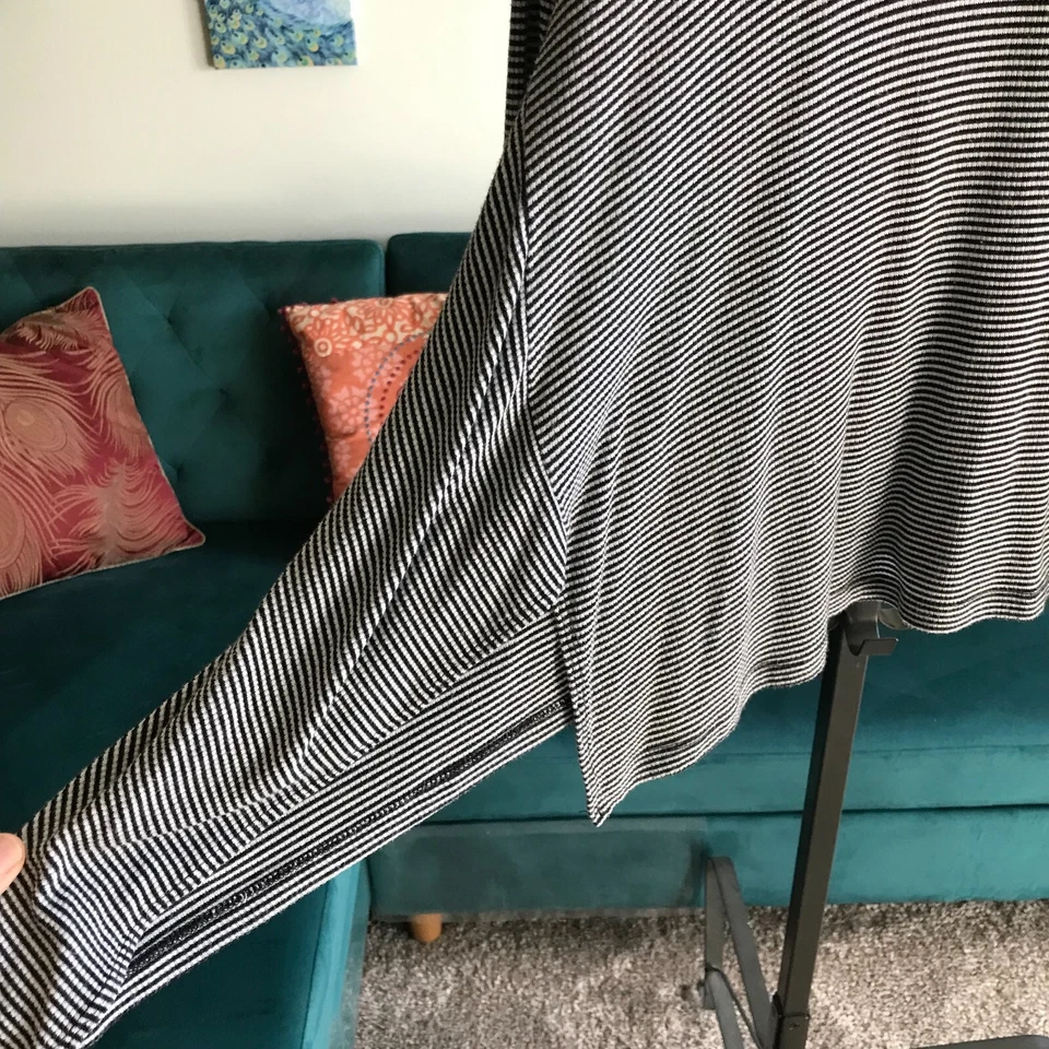 УДОБНЫЙ США размер L черный и белый в полоску ребристый вязаный декольте драпировки туника Топ - Изображение 4 из 4