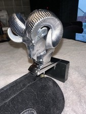 Nuevo de Lote Antiguo Mopar 1980-90s Dodge Ram Cabeza Capó Adorno - 4260208 Perfecto Estado