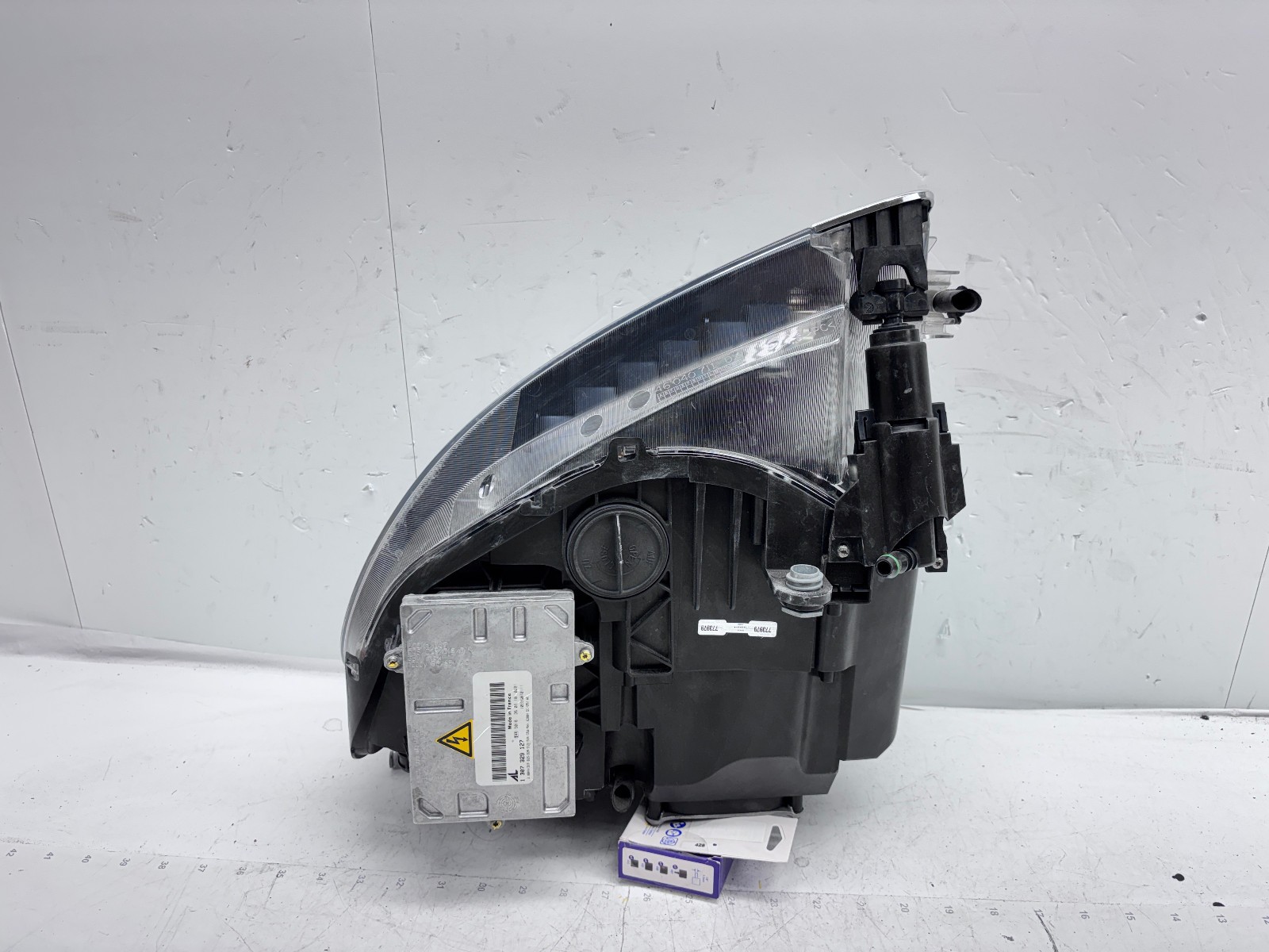 OEM 2009 2010 2011 2012 2013 maserati quattroporte xenon front right headlight