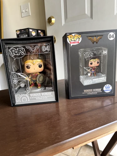Funko Pop! Vinyl: DC Universe - Wonder Woman - Funko (Exclusive) #04