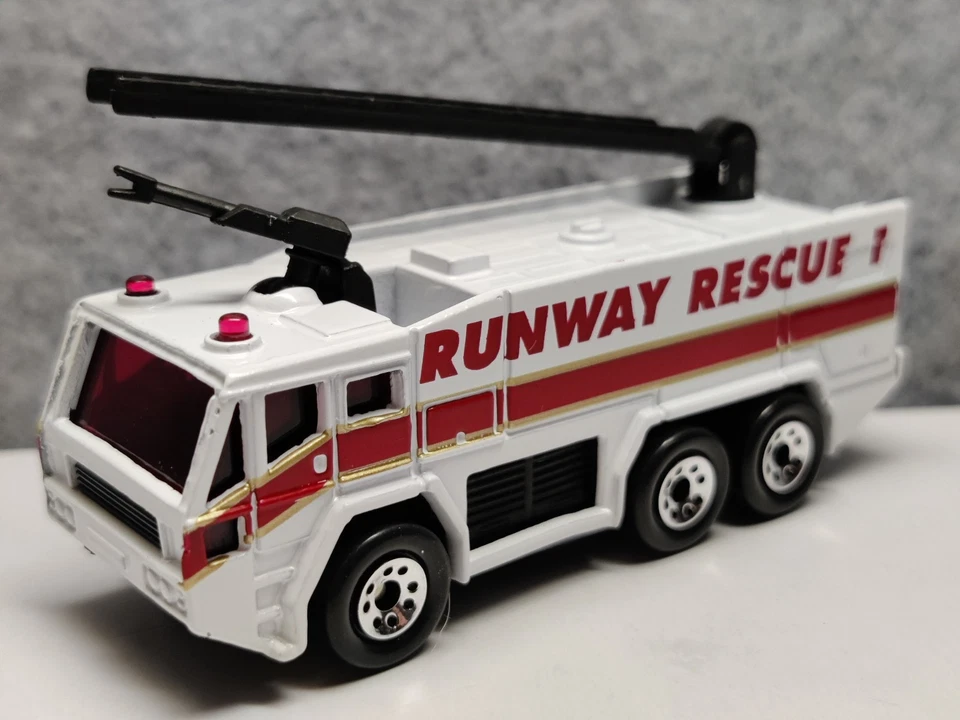 VINTAGE MATCHBOX AIRPORT FIRE TRUCK "Runway Rescue" 1:124 SCALE -MINT - Image 2 of 4
