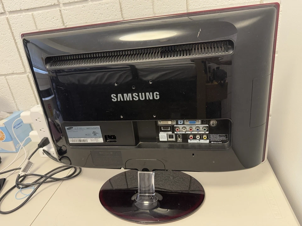 Samsung SyncMaster TV P2370HD 23” Widescreen HDTV Dynamic Contrast WORKING - Image 2 of 4