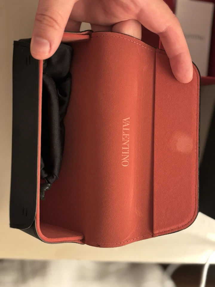 Valentino Gafas de sol Gafas Semi Duras LOGO Estuche de cuero negro y saco de tela Foto 2 de 4