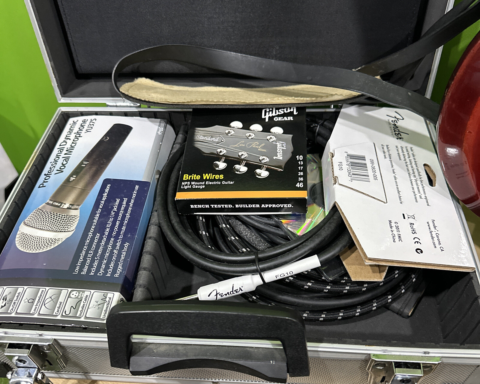 Joblot Bundle Of Guitar Equipment Amp Speaker Microphone And All