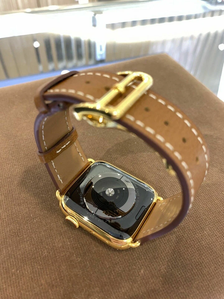CUSTOM 44mm Apple Watch Series 4 24K Gold Plated Stainless Steel GPS Cellular - Image 4 of 4