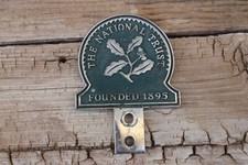 ~~VTG THE NATIONAL TRUST FOUNDED 1895 CAR BADGE/LICENCE TOPPER BERMINGHAM METAL~