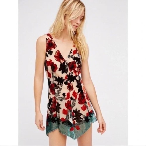 Free People FAB! Bournout geblümtes Samt-Schlupfkleid in Multi Größe XS