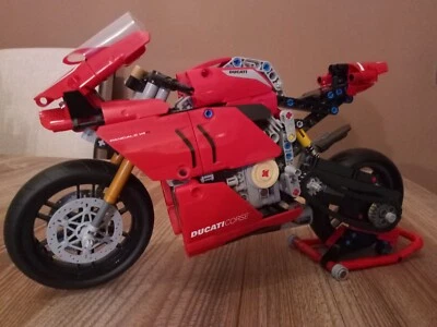 LEGO Technic 42107 Ducati Panigale V4 R