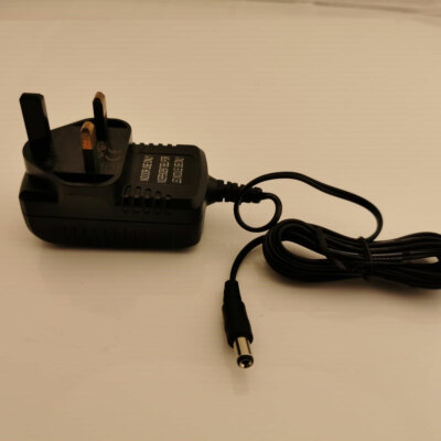 LED Trafo UK Driver LED Treiber Stecker Transformator 12V 1A Steckertrafo