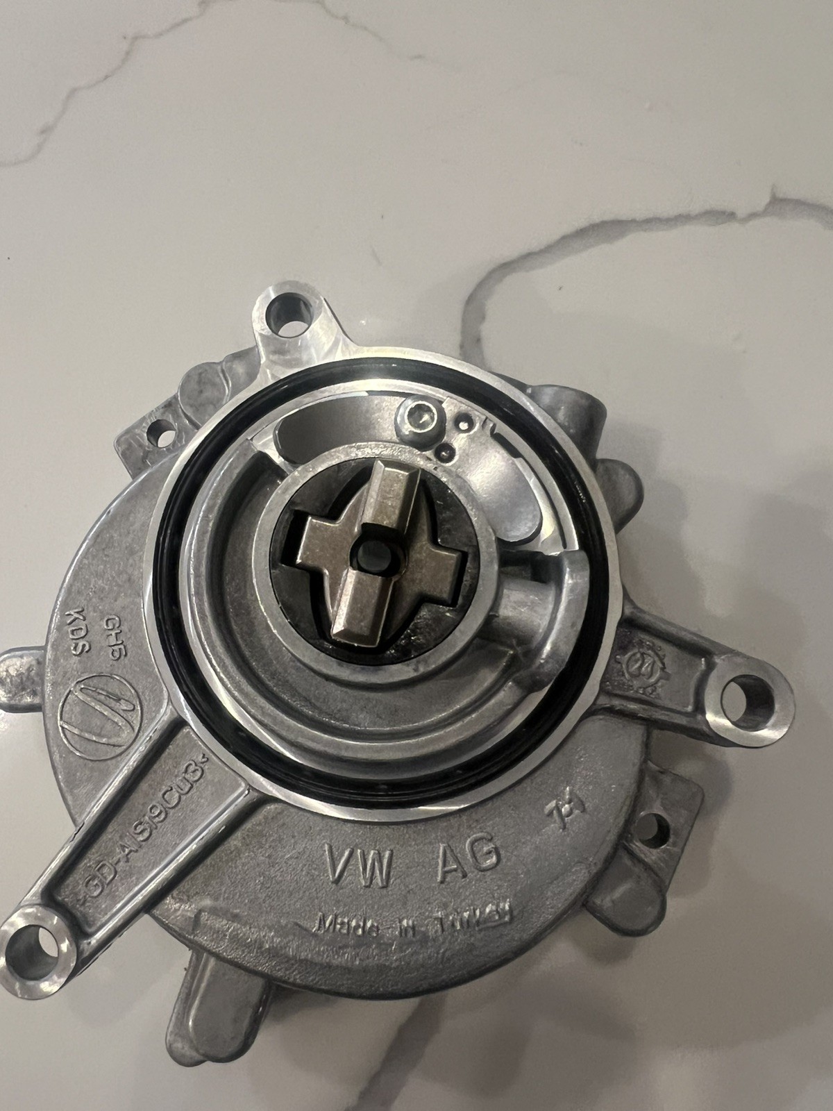 OEM AUDI BENTLEY PORSCHE VW 2.9L 3.0L 4.0L VACUUM PUMP NEW w/ missing Nipple