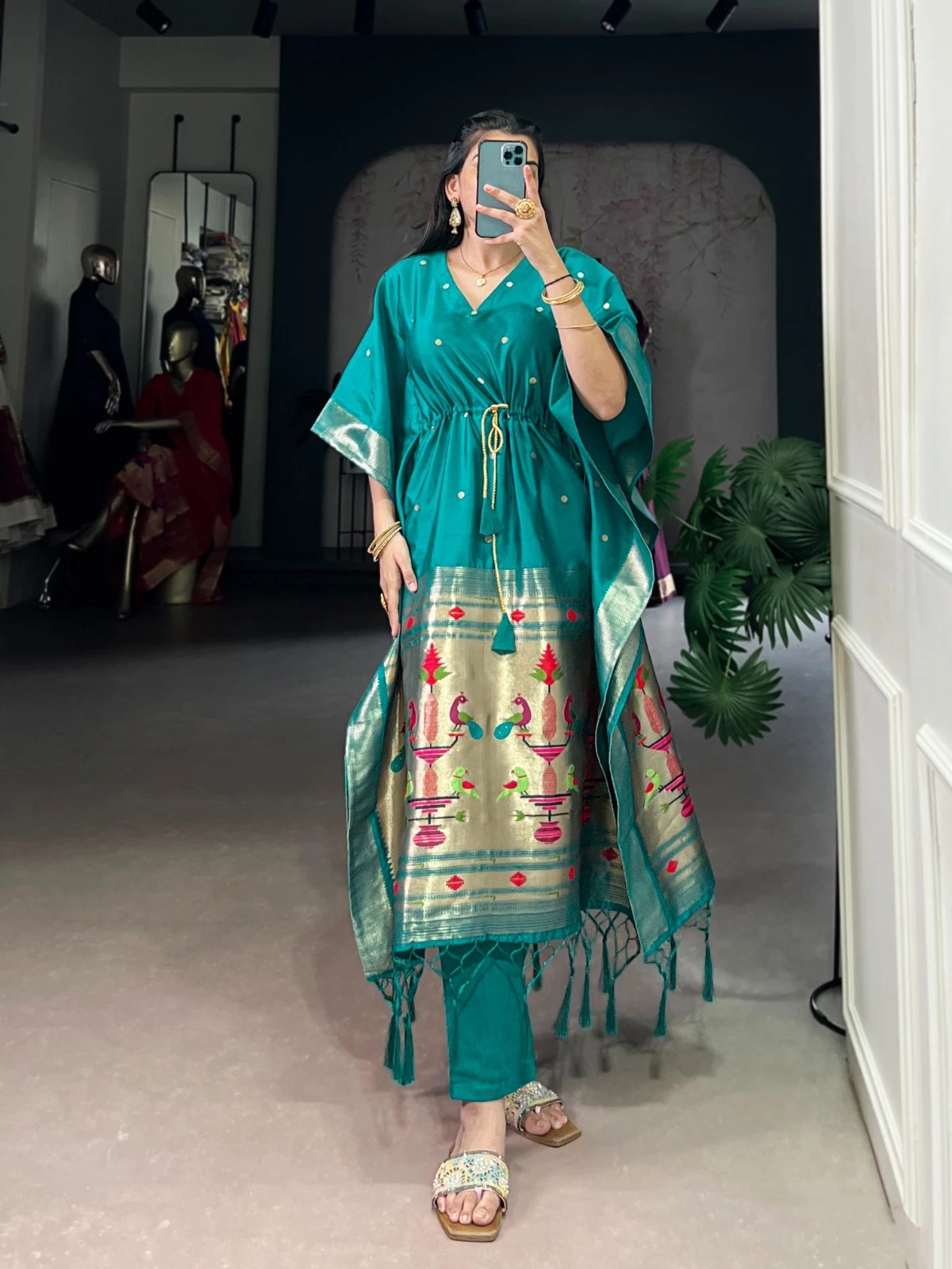 Rich Paithani Jacquard Work Pure Gaji Silk Kaftan Abaya Women Festive Party Wear
Opens in a new wind