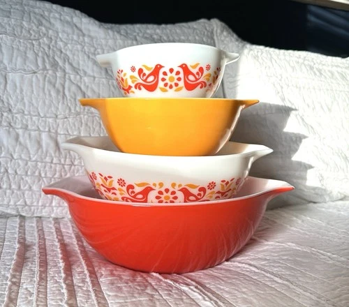 Pyrex Vintage 1971 Friendship Nesting Cinderella Mixing Bowls, Full Set of 4 EUC