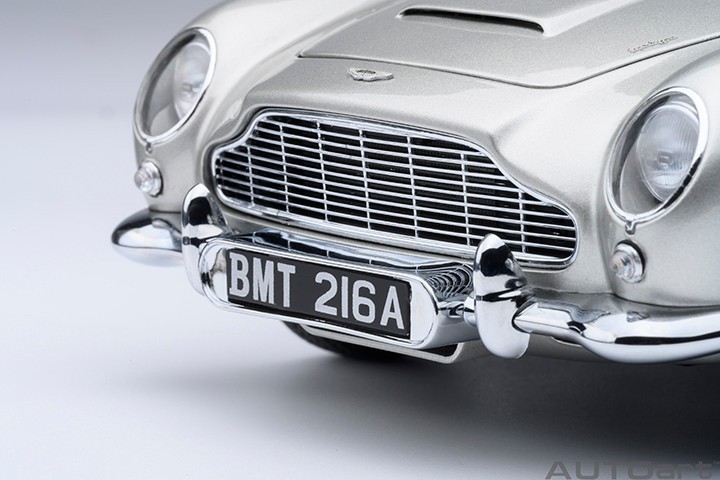 James Bond 007 AUTOART 1964 Aston Martin DB5 (Birch Silver) 1:18