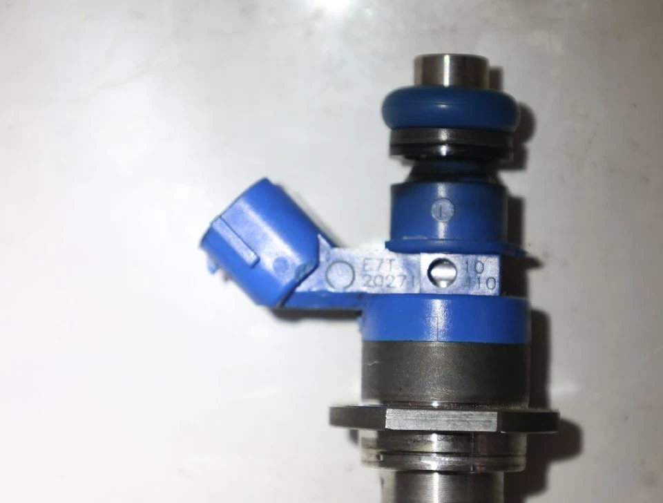 Inyector Mazda 6 COMBI GH E7T20271 2.0 114 KW 155 CV Gasolina 02-20013 Foto 3 de 3