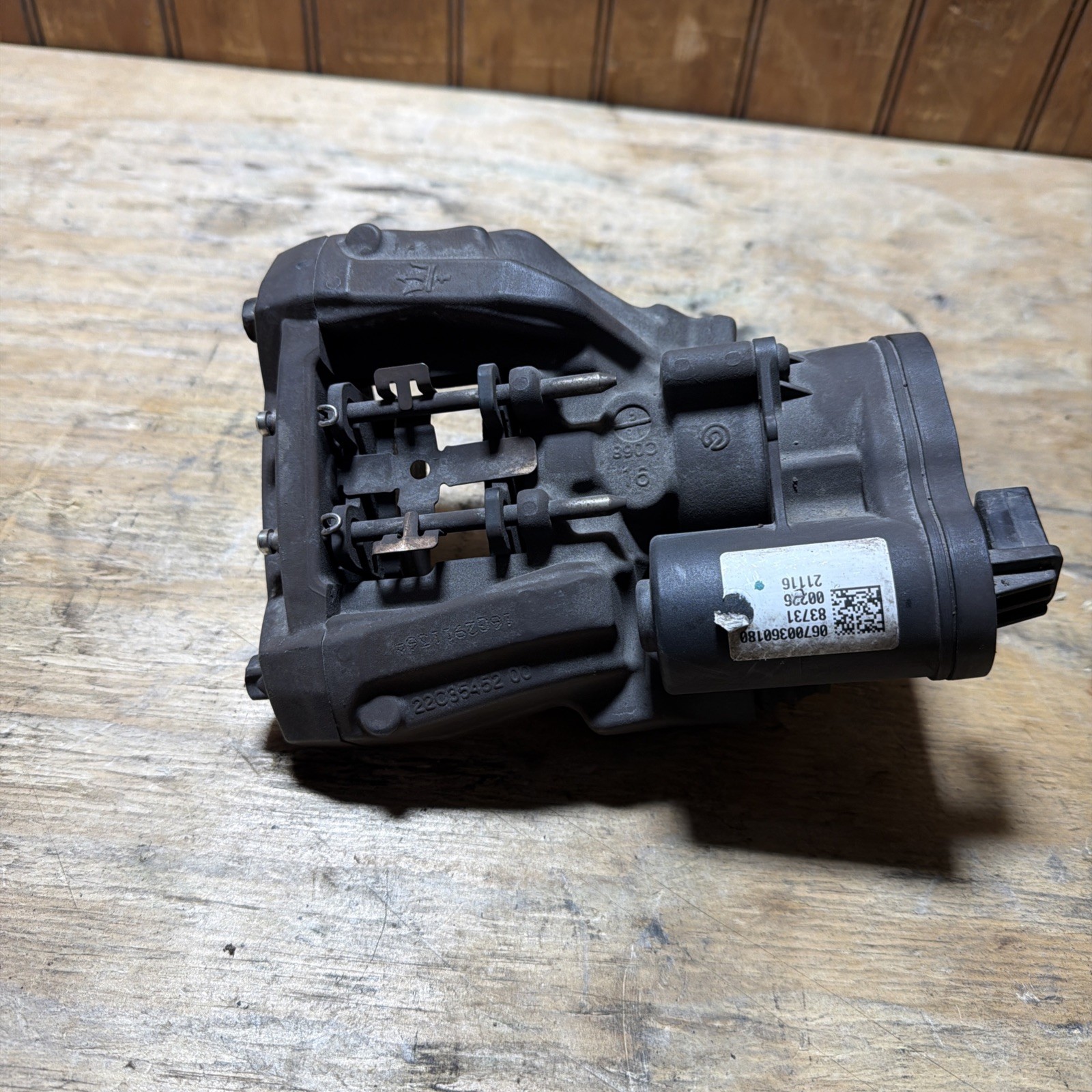 17-24 MASERATI GHIBLI - REAR RIGHT PASSENGER SIDE PARKING BRAKE CALIPER OEM