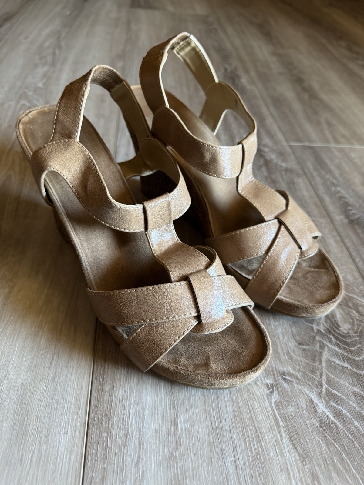 Women’s Tan Leather Wedge Sandals Aerosoles Size 9M Used Good Condition