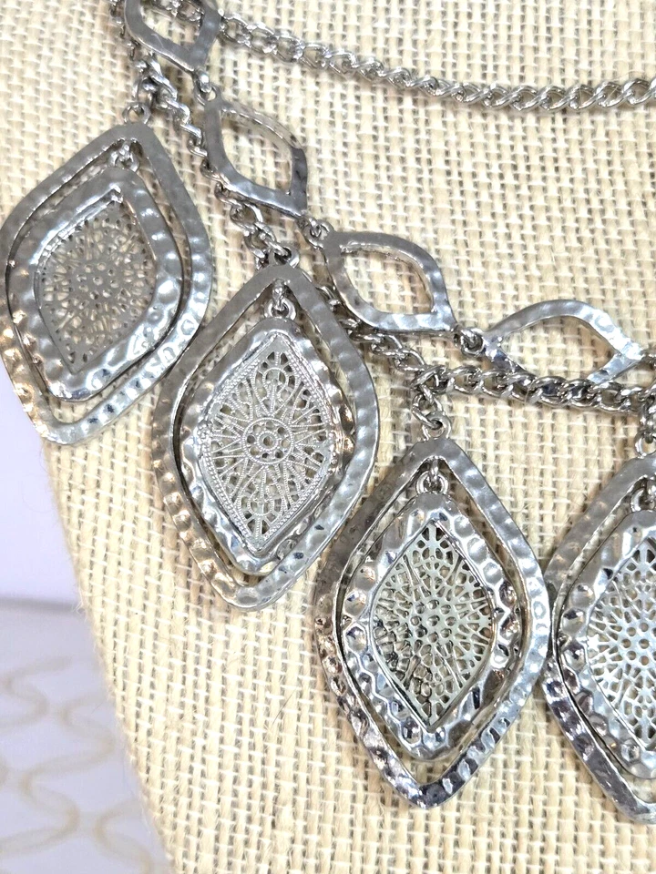 Designer Jessica Simpson 3 Strand Fringe Filigree Dangle Silver Tone Necklace Foto 3 de 4