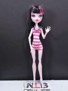 draculaura skull shores