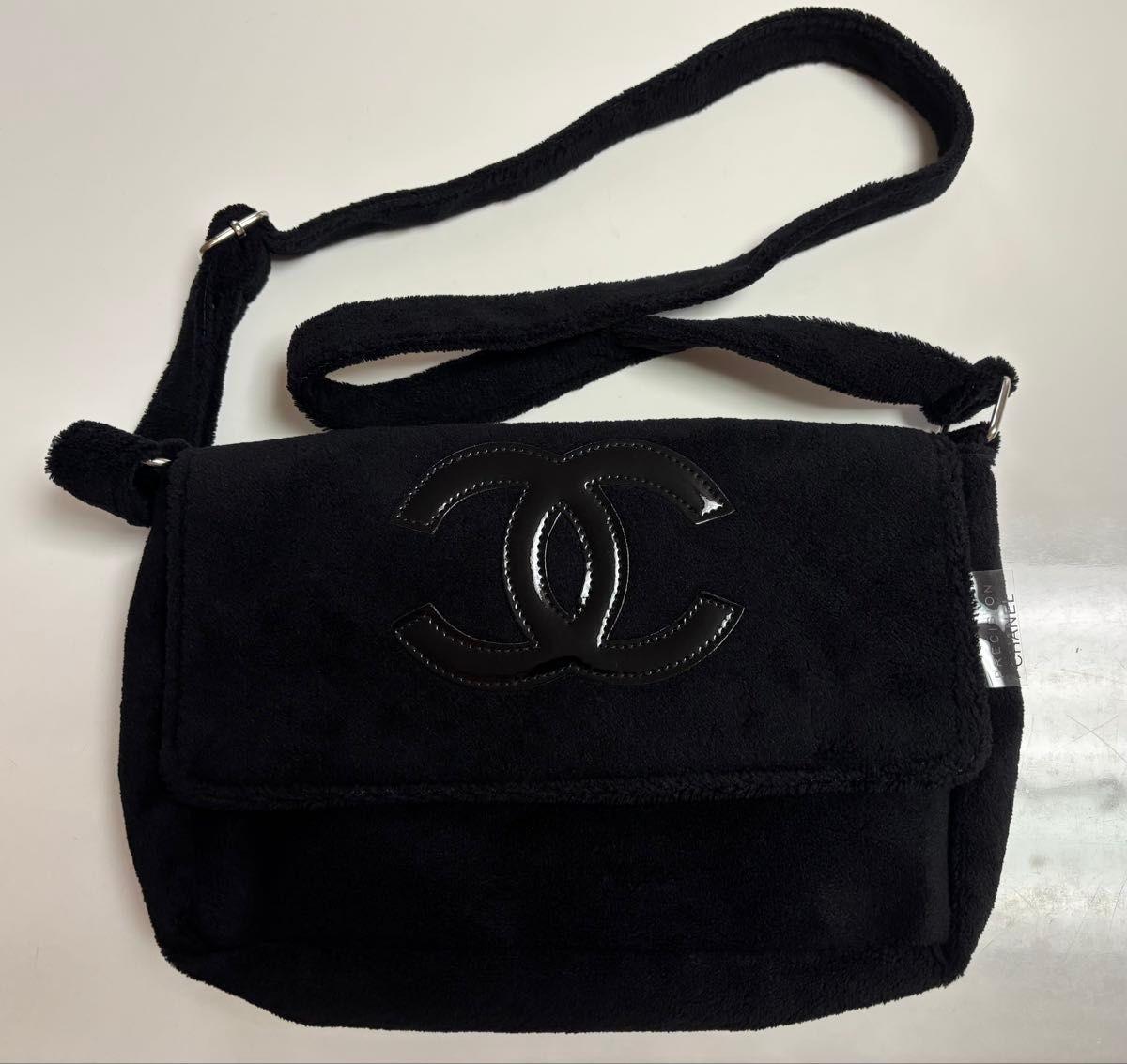 CHANEL CC Logo Novelty Shoulder Bag in Pile Fabric DW723795-image