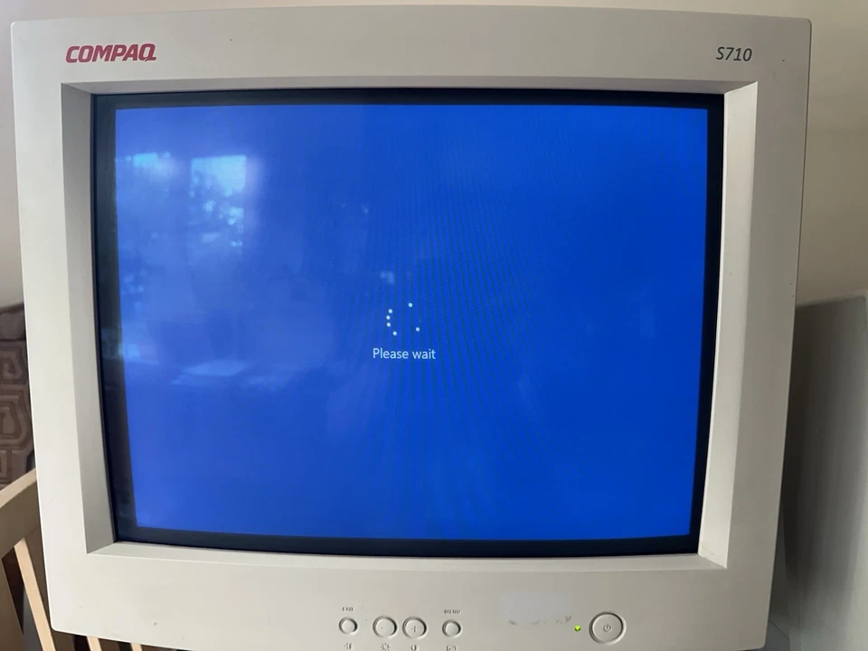 VINTAGE retro classic Compaq 17" CRT Monitor S710 Tested & Working as Pics Show - Image 3 of 4