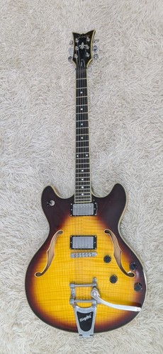 Schecter 6 String Corsair Custom in, Vintage Sunburst with Bigsby - + Gator case