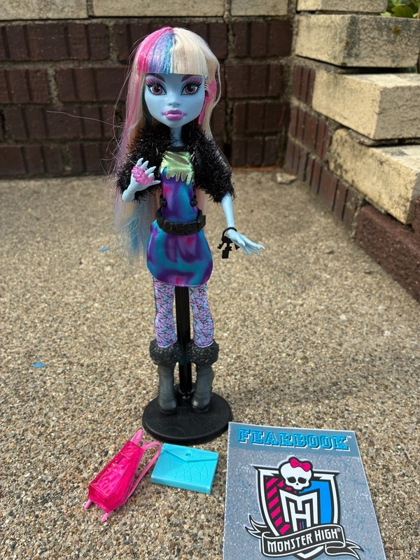 Monster High Doll Abbey Bominable Picture Day 2012 Binder Backpack journal